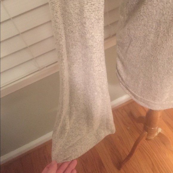 Blouse with flared sleeve - Picture 2 of 5